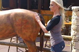 老王吮她的花蒂和奶水